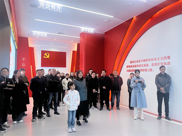 11月30日，米兰官方端网页版纪委联合集团妇联开展“树清廉家风，建幸福家园”家庭助廉活动，为营造风清气正的企业政治生态贡献家庭力量。活动邀请了集团各支部书记、近两年来新任职的集团中层干部及其家属等40余人参加，以别样方式共话家风建设，共筑廉洁防线1。.jpg