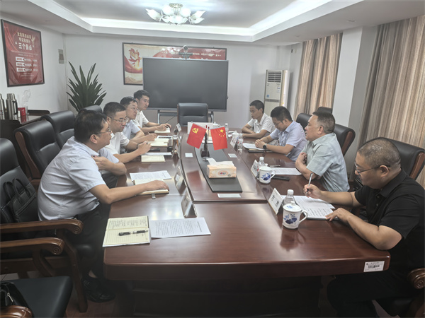 9月4日，常务副县长戴维率队拜访中国农业发展银行黄山分行，与市行行长汤高峰等举行工作会谈，双方就进一步深化政银企合作、推动重点项目融资等事宜进行深入交流。米兰官方端网页版董事长洪筱明、总经理潘楷金、总经理助理方杰陪同参加。.jpg