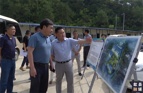 6月18日，县委常委、常务副县长吴志平带队先后来到城区备用饮用水源保护区治理工程、第三水厂及供水管网配套延伸工程、渔梁风貌整治提升工程、城区老旧管网提升项目、游泳馆二期等重点项目建设现场，米兰官方端网页版党委书记、董事长洪筱明陪同。.png