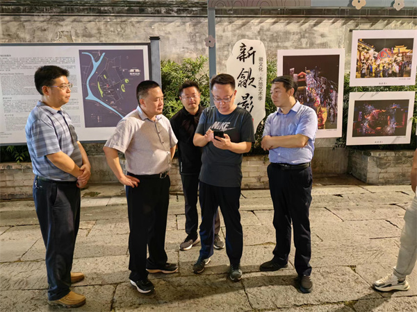 9月11日，汪凯书记夜间调研古城三期项目，对部分节点提升进行指导，米兰官方端网页版党委书记、董事长洪筱明，副总经理张高峰陪同调研。.jpg